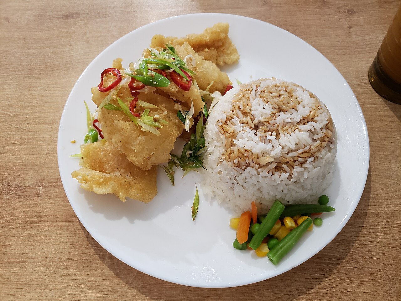 cantonese salt and pepper squid recipe opening image showing salt pepper squid in a clear landscape context