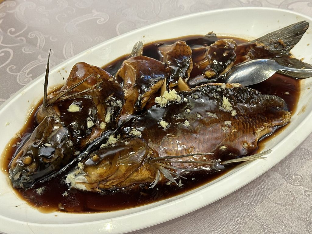 Chinese seafood dish supporting the later section about aromatic timing, seasoning balance, and scope boundaries