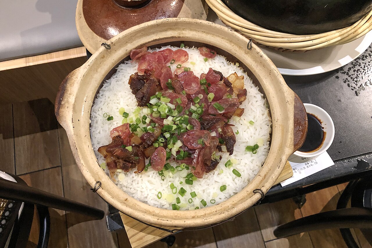 cantonese claypot rice recipe opening scene showing Cantonese claypot rice