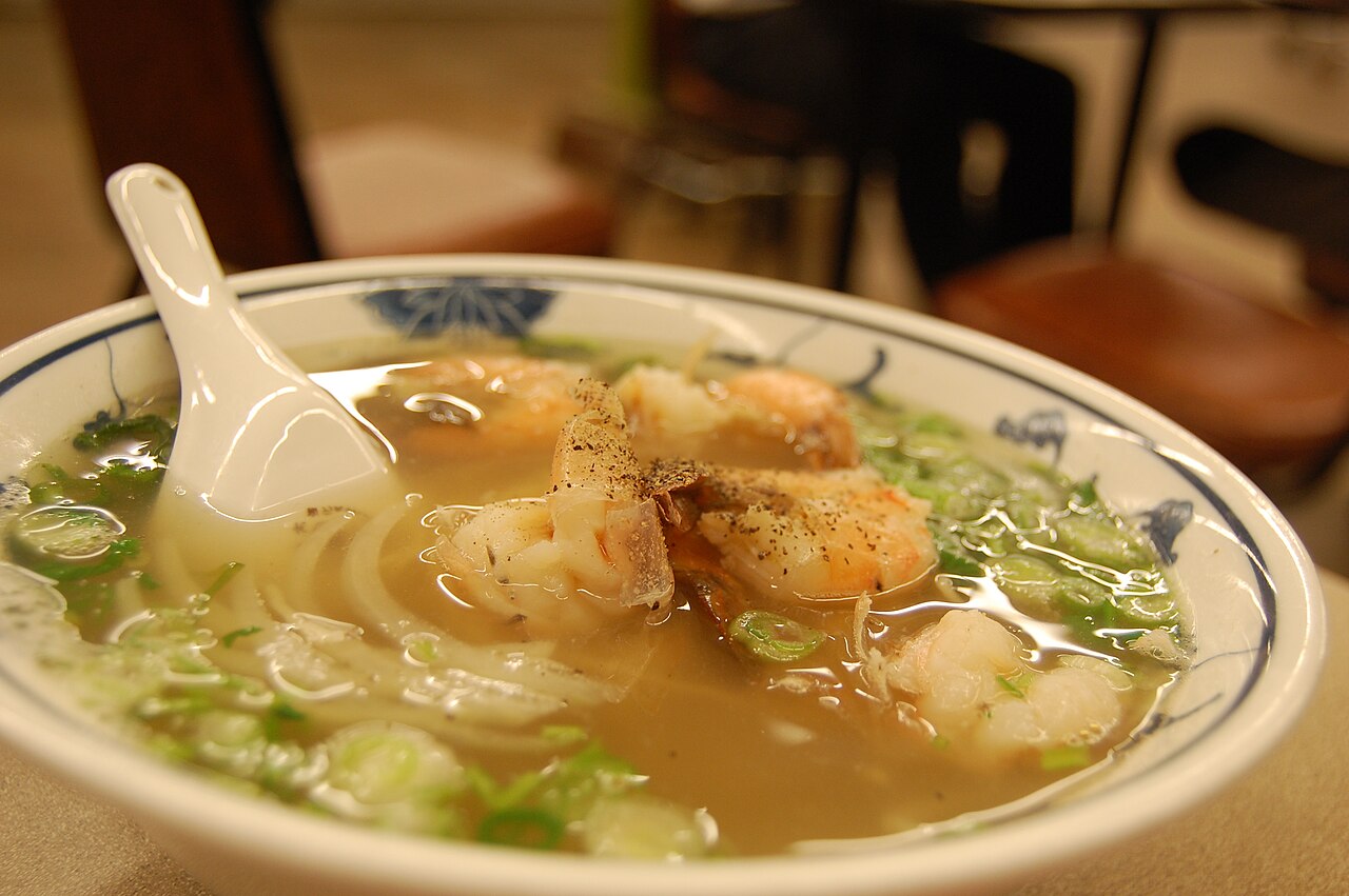 cantonese shrimp wonton soup recipe opening scene showing shrimp wonton soup