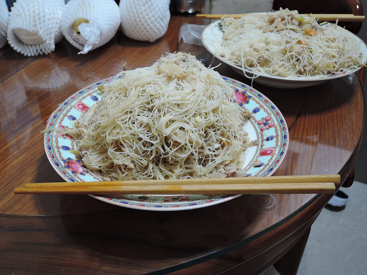 Cantonese fried noodles used to explain wok-fried noodle texture