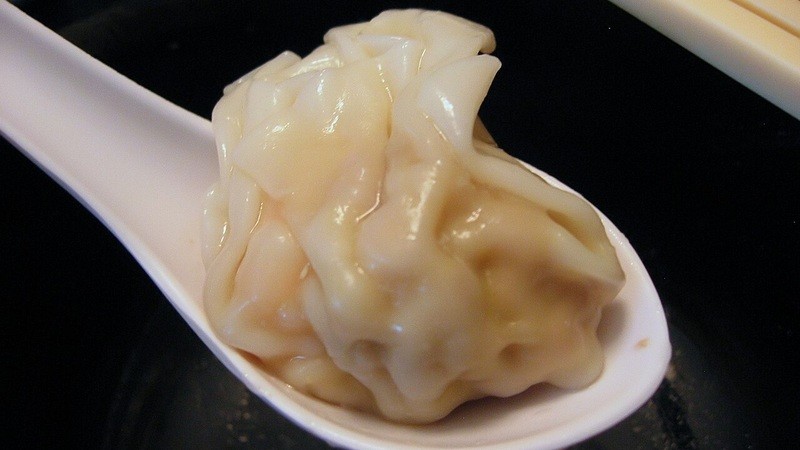 Cooked wonton on a ceramic spoon